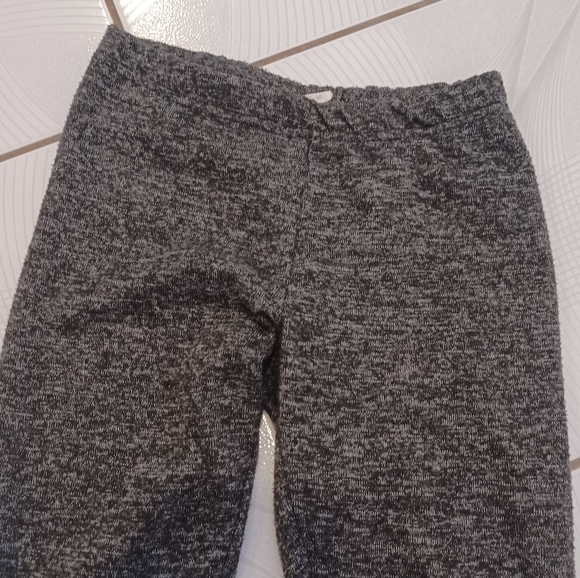 $4 Add-on Grayish Black Heathered Leggings - Size Small (Girl) - Picture 3 of 6